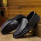 New men's leather shoes, top-grain cowhide slip-on shoes for middle-aged and elderly dads, genuine leather casual moccasins with soft soles and soft surfaces.