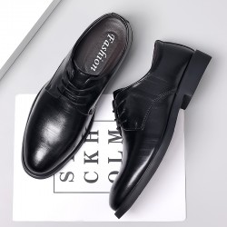 Black men's business formal leather shoes, genuine leather soft sole, British-style cowhide casual leather shoes.